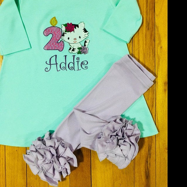 Little Kitten with Spots Filled Machine Embroidery Digitized Design Pattern