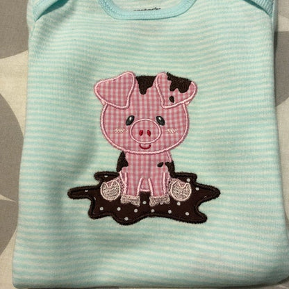 Cute Little Piggy in the Mud Filled Machine Embroidery Digitized Design Pattern